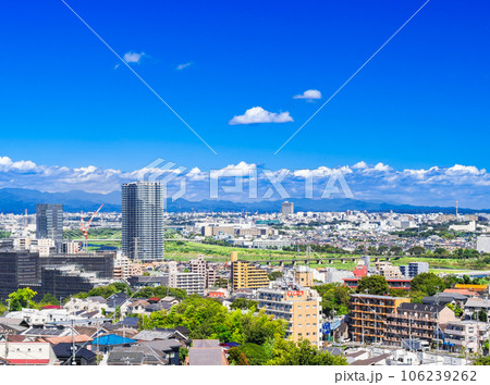 青空が広がる郊外の住宅地 東京 青空が広がる郊外の住宅地 東京 106239262