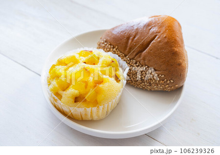 和栗と薩摩芋のパン 106239326