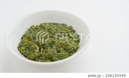 湯通しして刻んだ「めかぶ」 湯通しして刻んだ「めかぶ」 106239349