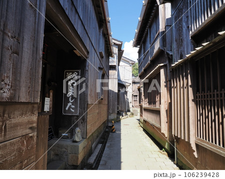 佐渡島 宿根木の街並み 佐渡島 宿根木の街並み 106239428