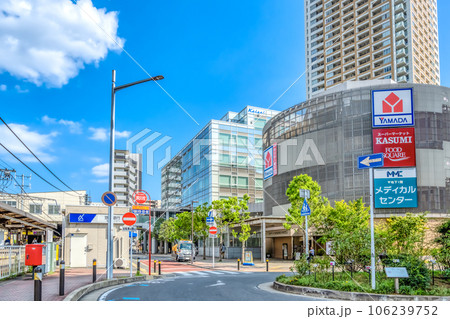 千葉県市川市の都市風景　京成八幡駅 106239752