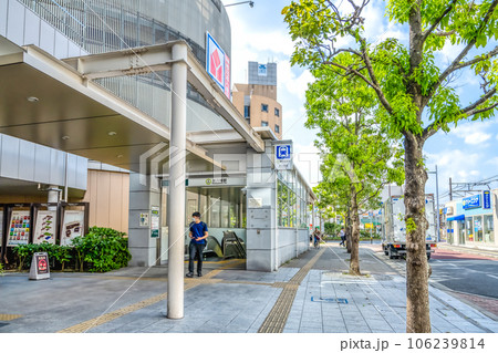 千葉県市川市の都市風景　京成八幡駅 106239814
