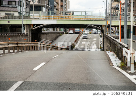 京阪電車と国道479号線のアンダーパス 106240231