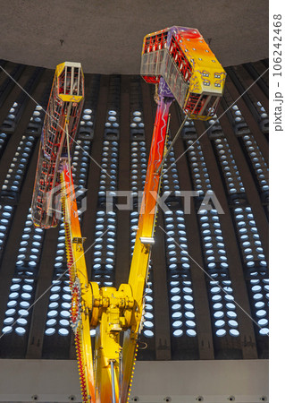 Double Pendulum Thrill Ride Double Pendulum Thrill Ride 106242468
