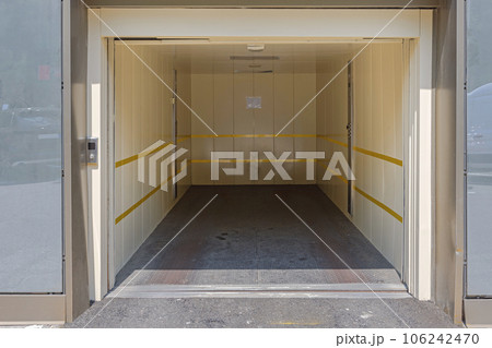 Elevator for Cars 106242470