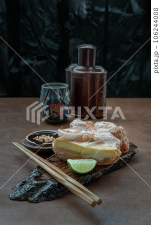 Homemade riceberry rice paper spring rolls stuffed with prawn, sliced chicken, tofu and egg. Homemade riceberry rice paper spring rolls stuffed with prawn, sliced chicken, tofu and egg. 106244008