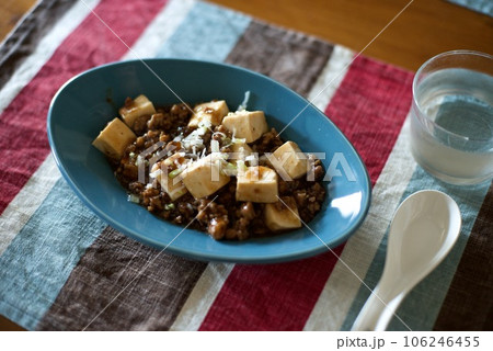 盛り付けた麻婆豆腐 盛り付けた麻婆豆腐 106246455