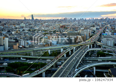 《大阪府》都市交通網 東大阪ジャンクションの夕景 《大阪府》都市交通網 東大阪ジャンクションの夕景 106247934