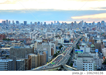 《大阪府》都市交通網　東大阪ジャンクションの夕景 106248136