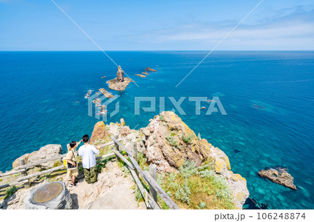 神威岬　積丹半島　神威岩　カップル 106248874