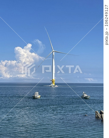 運転開始を待つ入善沖洋上風力発電所周辺 106249127