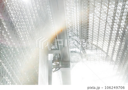 オールドレンズで撮った京都駅 106249706