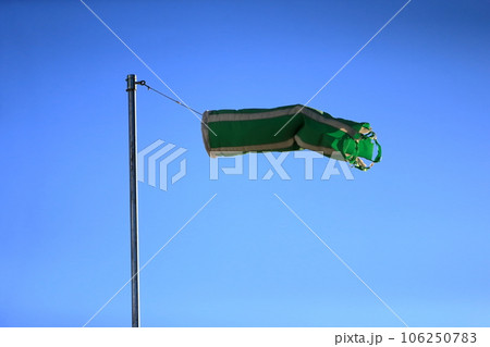 工事現場の吹流し 106250783