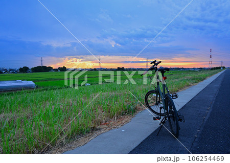 サイクリング　自転車　ミニベロ　休日 106254469