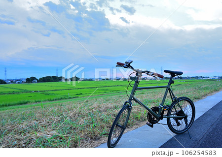 サイクリング　自転車　ミニベロ　休日 106254583