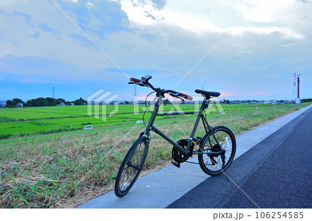 サイクリング　自転車　ミニベロ　休日 106254585