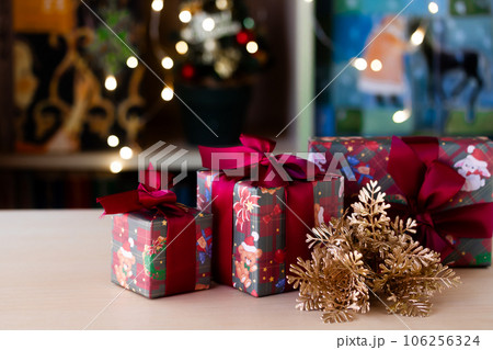 キラキライルミネーションバックのクリスマスプレゼント キラキライルミネーションバックのクリスマスプレゼント 106256324