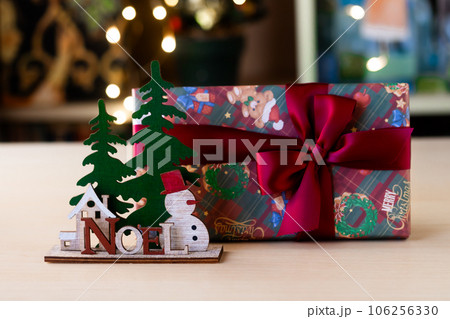 キラキライルミネーションバックのクリスマスプレゼント キラキライルミネーションバックのクリスマスプレゼント 106256330