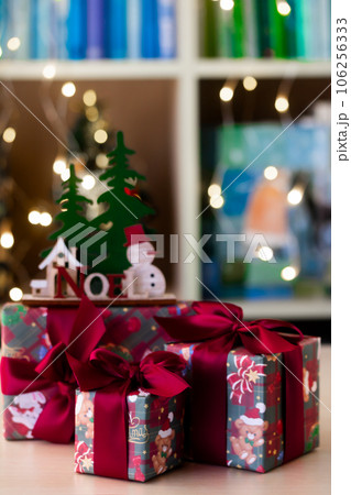 キラキライルミネーションバックのクリスマスプレゼント キラキライルミネーションバックのクリスマスプレゼント 106256333