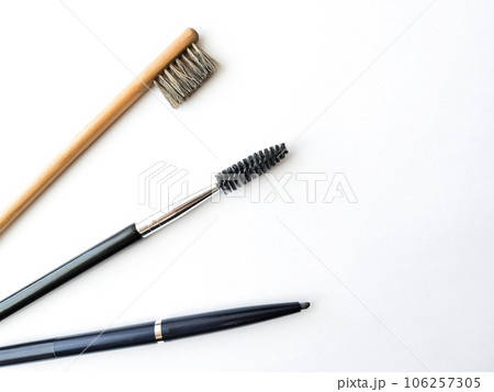 眉メイク用のアイテム 106257305