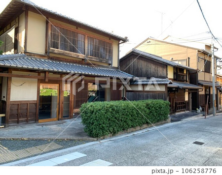 京都のまちなみ 下河原通りの京町家 京都のまちなみ 下河原通りの京町家 106258776