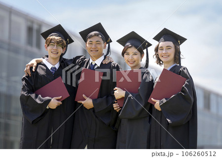 大学生　卒業式　イメージ 106260512