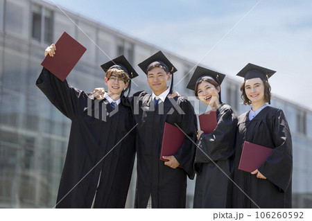 大学生　卒業式　イメージ 106260592