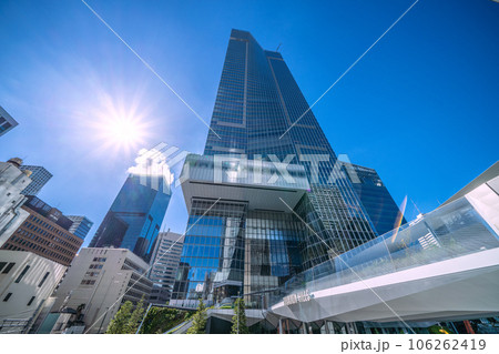 日本の東京都市景観 10月6日開業の虎ノ門ヒルズステーションタワー（虎ノ門ヒルズ駅）＝8月25日 106262419