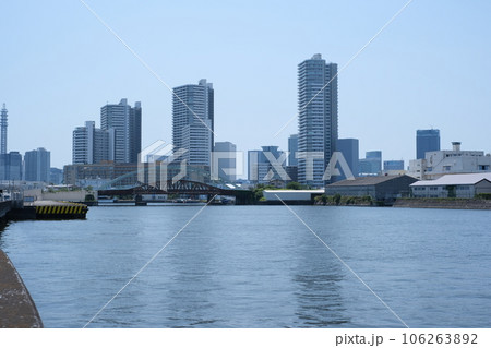 横浜みなとみらい地区の建物の景色 106263892