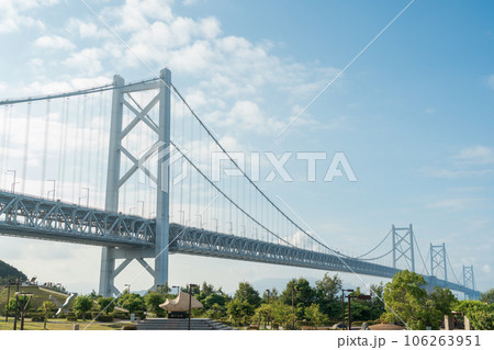 海に架かる瀬戸大橋 106263951