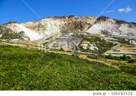 恵山道立自然公園の火口原駐車場から恵山を眺めて 106265528