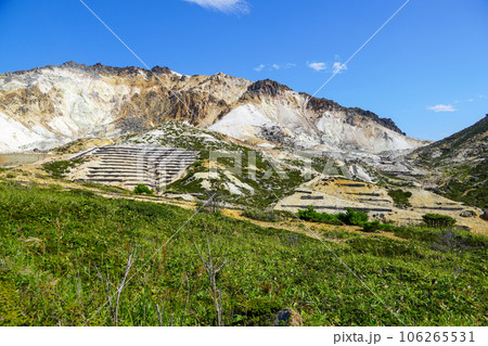 恵山道立自然公園の火口原駐車場から恵山を眺めて 恵山道立自然公園の火口原駐車場から恵山を眺めて 106265531