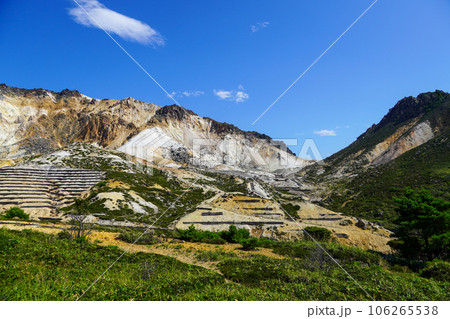 恵山道立自然公園の火口原駐車場から恵山を眺めて 106265538