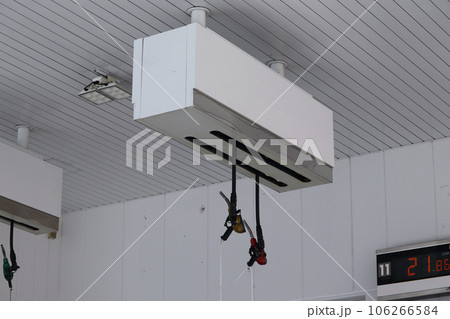 ガソリンスタンドの給油設備(懸垂式計量機) ガソリンスタンドの給油設備(懸垂式計量機) 106266584