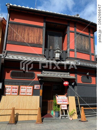 京都のまちなみ　花見小路通り　Clover tei 106266647