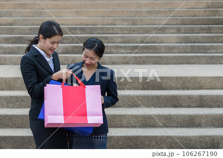 Asian women shopping 106267190