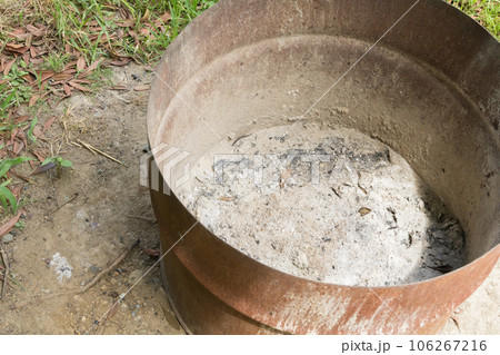 【オートキャンプ場　ドラム缶の炭捨て場】 106267216