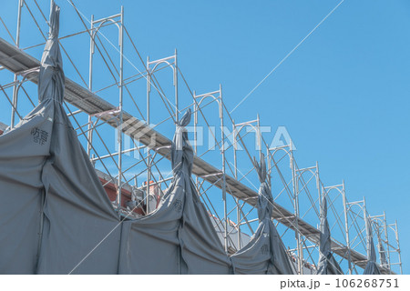 建物の取り壊しと足場の架け払い 建物の取り壊しと足場の架け払い 106268751