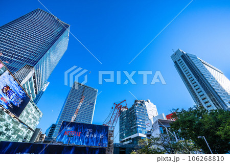 日本の東京都市景観 航空機が渋谷上空通過、航空需要回復…渋谷5棟のビル群などを望む=8月25日 日本の東京都市景観 航空機が渋谷上空通過、航空需要回復…渋谷5棟のビル群などを望む=8月25日 106268810