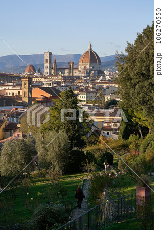 View of the old city of Florence from Giardino delle Rose on a sunny evening View of the old city of Florence from Giardino delle Rose on a sunny evening 106270550