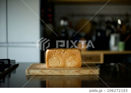 食パン一本 106272183