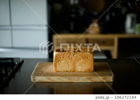 食パン一本 106272184
