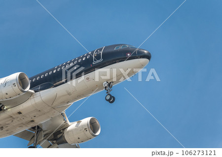 【城南島海浜公園上空から着陸態勢のスターフライヤー機】 【城南島海浜公園上空から着陸態勢のスターフライヤー機】 106273121