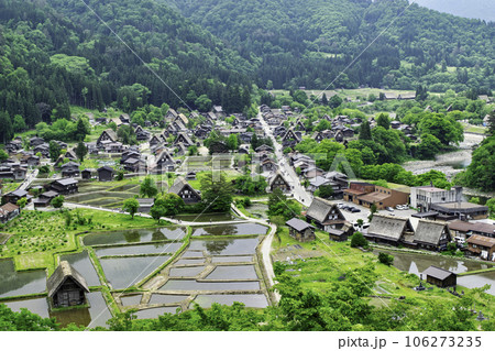 岐阜県　白川郷合掌造り集落　城跡展望台からの風景　世界遺産 106273235