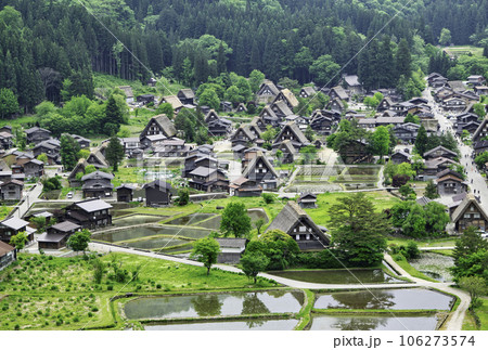 岐阜県　白川郷合掌造り集落　城跡展望台からの風景　世界遺産 106273574