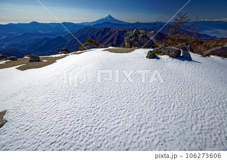 冬の大菩薩連嶺・白谷ノ丸から見る富士山 冬の大菩薩連嶺・白谷ノ丸から見る富士山 106273606