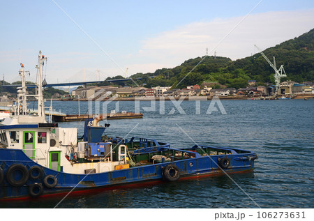尾道水道に係留されたタグボート 尾道水道に係留されたタグボート 106273631