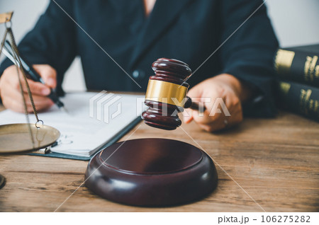 Law theme, mallet of the judge, law enforcement officers, evidence-based cases and documents taken into account. Law theme, mallet of the judge, law enforcement officers, evidence-based cases and documents taken into account. 106275282