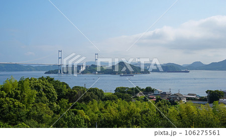 来島海峡サービスエリアから見た来島海峡大橋 来島海峡サービスエリアから見た来島海峡大橋 106275561