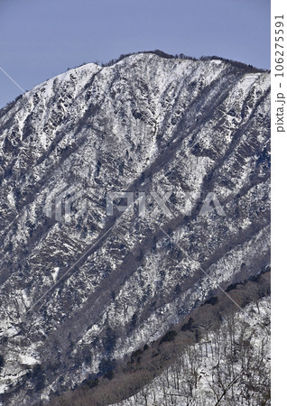 厳冬の丹沢山地 鍋割山稜より雪稜の日本百名山 丹沢山を望む 厳冬の丹沢山地 鍋割山稜より雪稜の日本百名山 丹沢山を望む 106275591